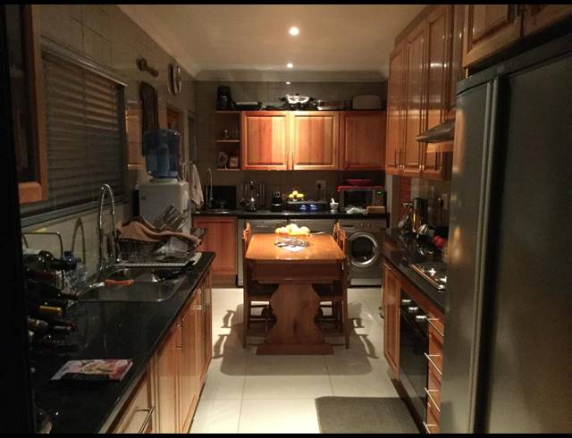 4 BEDROOM TOWNHOUSE FOR SALE IN VANDERBIJLPARK SE 3